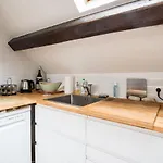 Warm Apartment Near Parc Monceau